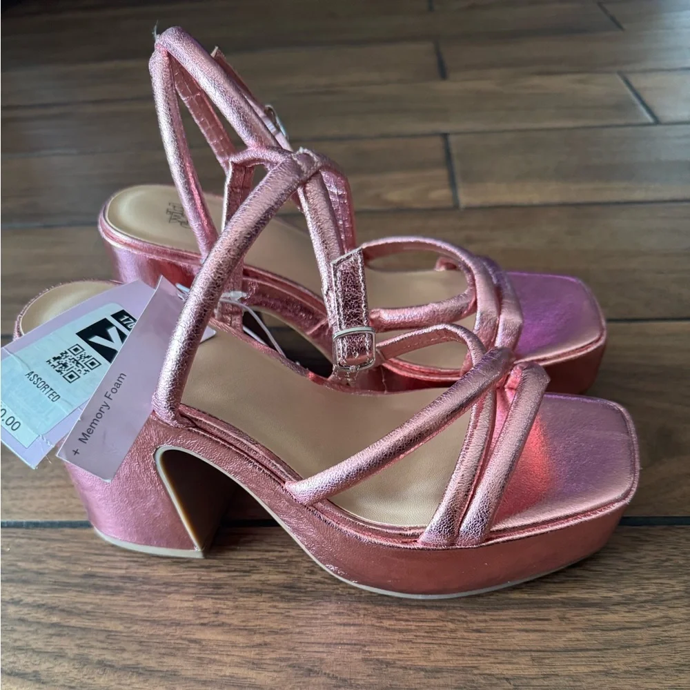 WILD FABLE Astro Metallic Pink Strappy Platform Sandals size 6.5